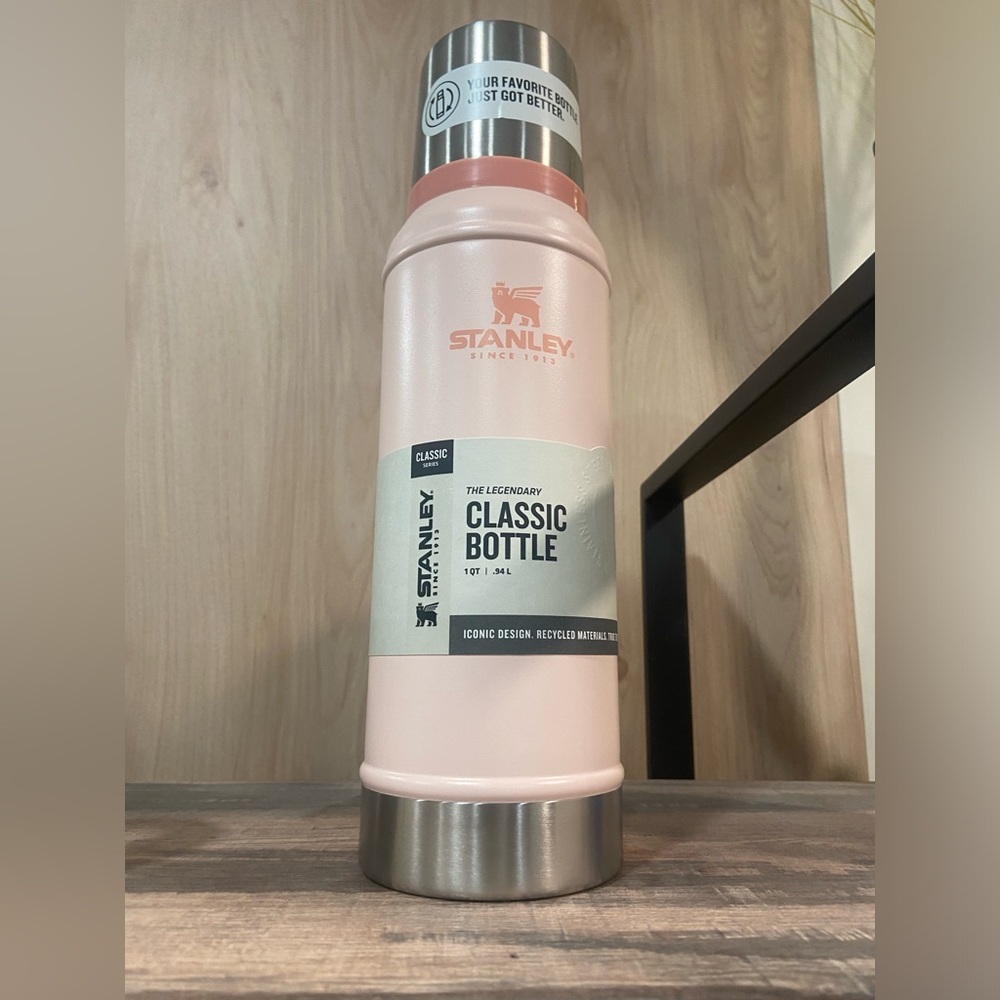 Brand New Stanley Legendary Classic Thermos Bottle 1 Quart Limestone